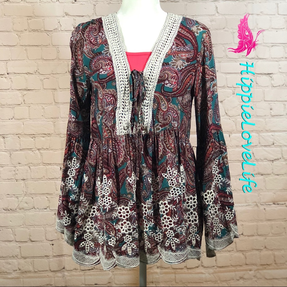 UMGEE Top White embroidery detail, NWT Small